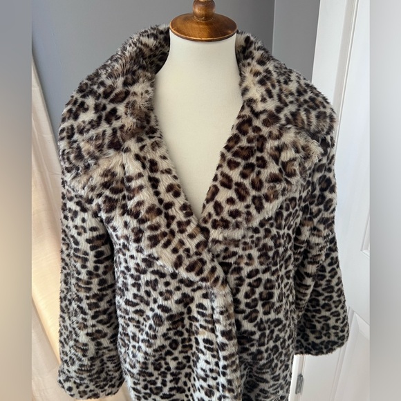 Banana Republic Factory leopard print faux fur Jacket - Picture 9 of 9